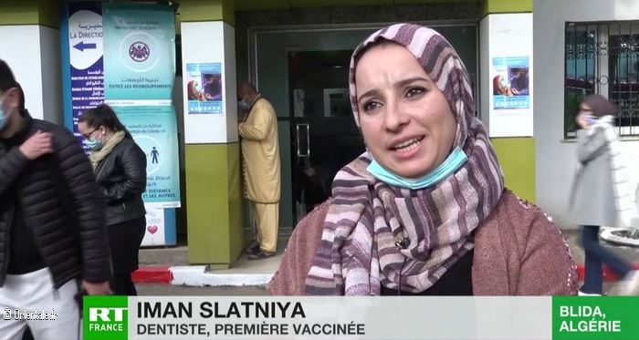 Une femme algrienne de Blida reoit le vaccin