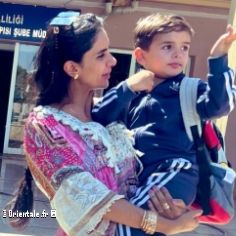 La prsentatrice jordanienne Ahlam Ajarmeh et son fils