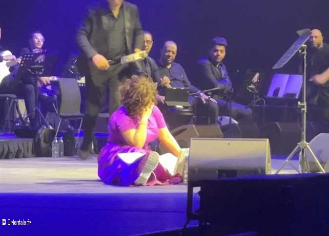 Sherine a fait une chute sur scne lors de son concert  Duba