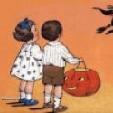 Des enfants regardent une sorcire le jour de Halloween