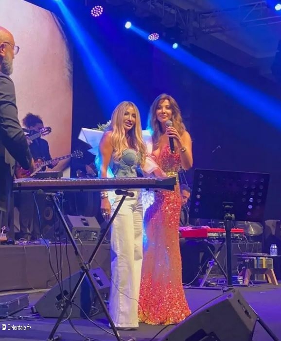 Nancy Ajram avec une fan isralienne  son concert  Chypre (2023)