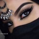 Maquillage des yeux au khl, femme arabe