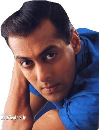 Salman en chemise bleue d'ouvrier