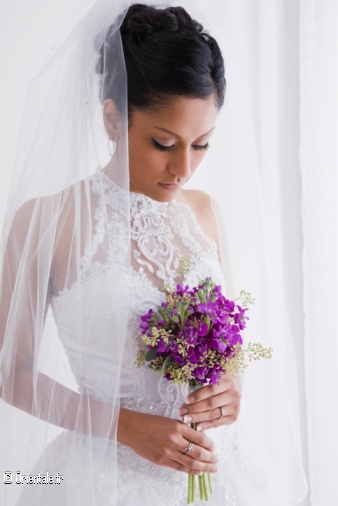 Marie avec un bouquet de fleurs