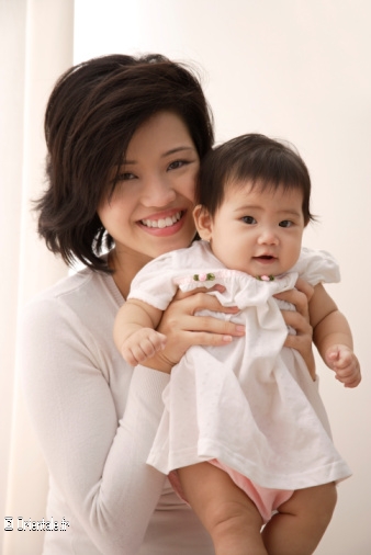 Jeune mre chinoise et son bb fille