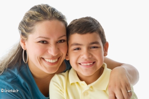 Une mère arabe avec son fils Une mère arabe avec son fils