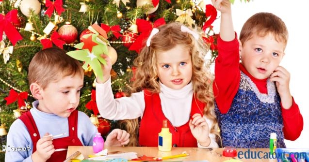 Petits enfants fetant Noel Petits enfants fetant Noel