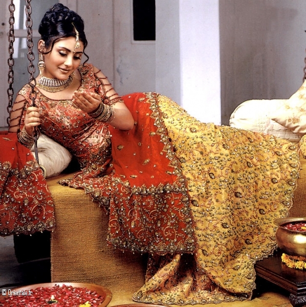 Femme Pakistanaise en robe traditionnelle