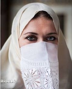 Femme algerienne portant le khimar