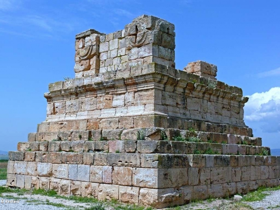 Le tombeau du roi Massinissa Le tombeau du roi Massinissa