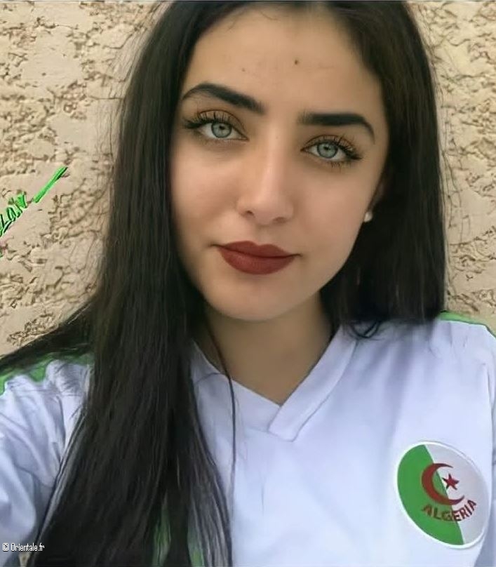 Nina une suppotrice algérienne