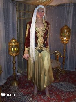 Femme portant le moharma Femme portant le moharma