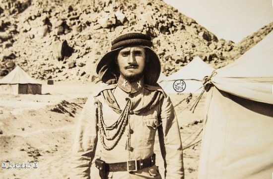 Saoudien en tenue militaire saoudienne Saoudien en tenue militaire saoudienne