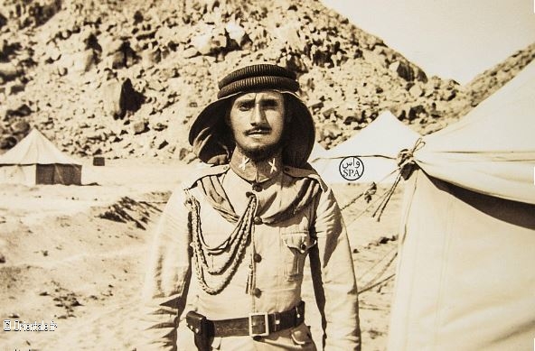 Saoudien en tenue militaire saoudienne Saoudien en tenue militaire saoudienne
