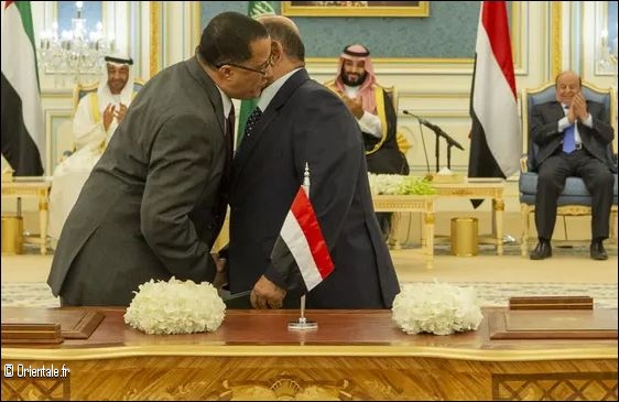 Les Yemenites du sud et du nord se serrent la main