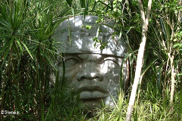 Statue olmeque