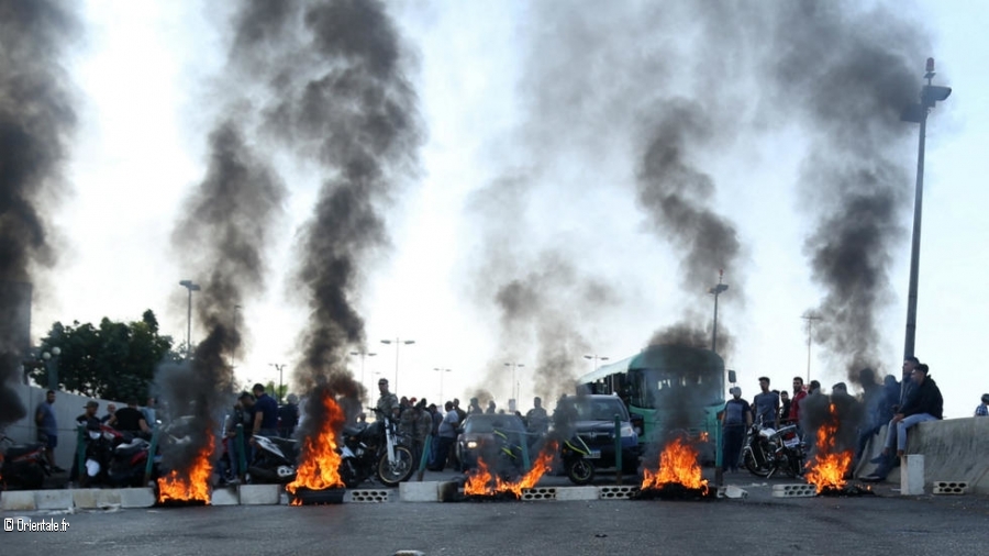 Liban, des manifestants ont brl des pneus en signe de mcontentement