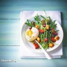 Salade et oeufs mollets