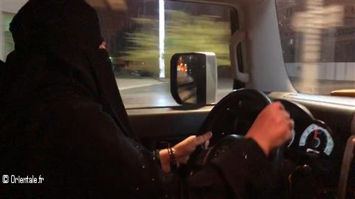 Saoudienne qui conduit une voiture