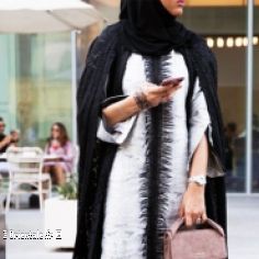 Femme marocaine attendant son rendez-vous