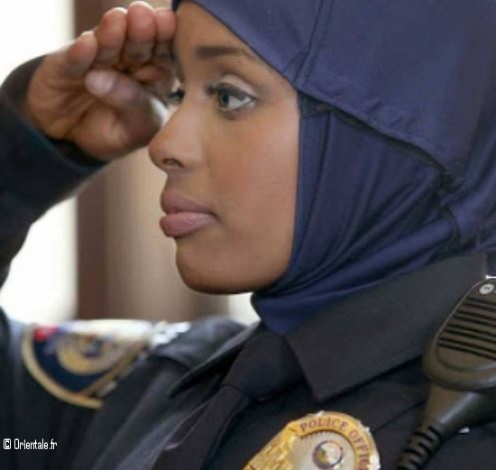 Kara, première femme voilée policière aux USA Kara, première femme voilée policière aux USA