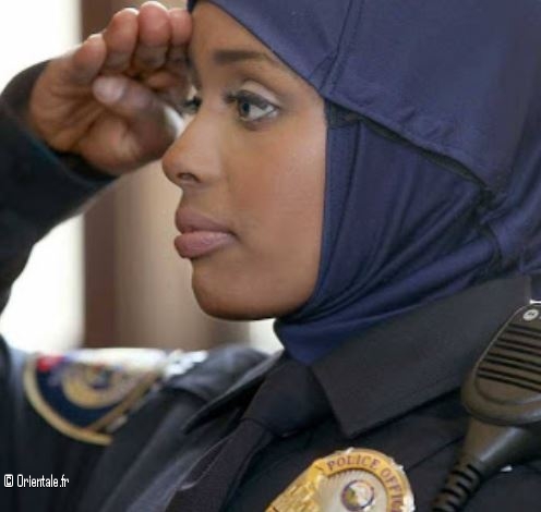 Kara, premire femme voile policire aux USA
