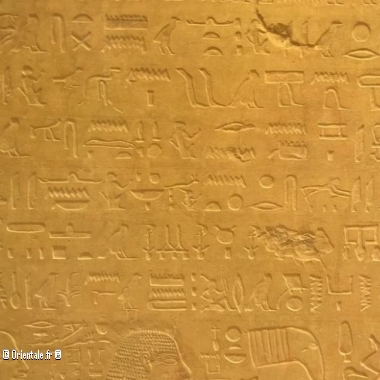 Hieroglyphes, bas-relief égyptien