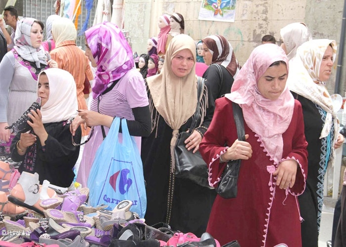 Femmes faisant le march en Algrie