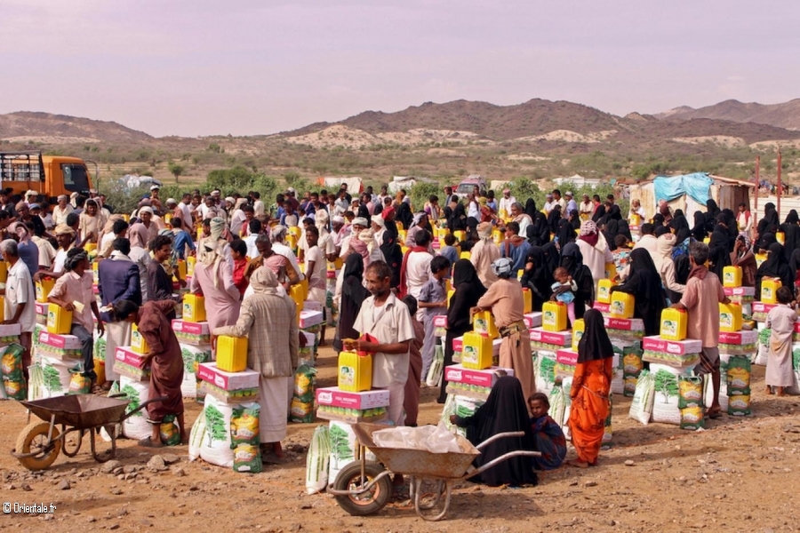 Yemenites bénéficiant de l'aide humanitaire Yemenites bénéficiant de l'aide humanitaire