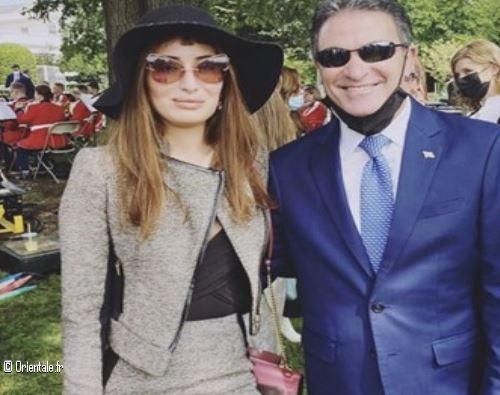 Sarah Idan (Miss Irak) avec Yossi Cohen Sarah Idan (Miss Irak) avec Yossi Cohen