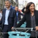 Statue inaugure a Paris, Anne Hidalgo contente