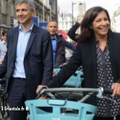 Statue inaugure a Paris, Anne Hidalgo contente