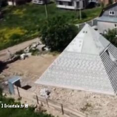 Rplique de la pyramide de Gizeh, passionns