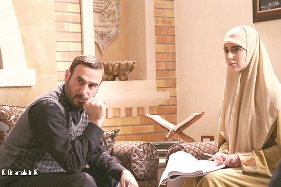 Zeina Makki dans la serie avec Nadine Njeim Zeina Makki dans la serie avec Nadine Njeim