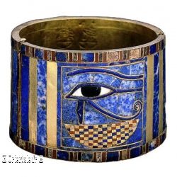Bracelet égyptien avec l'œil d'Horus protecteur.
