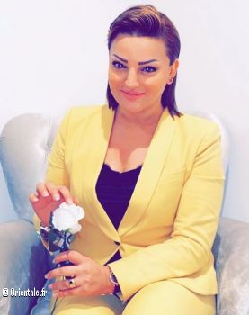 Sabrina l'Oranaise en costume jaune