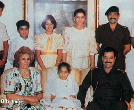 Saddam Hussein avec son épouse, à gauche, et tous ses enfants!