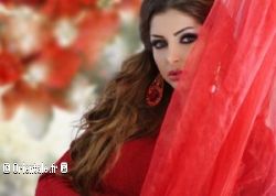 Femme arabe voile rouge