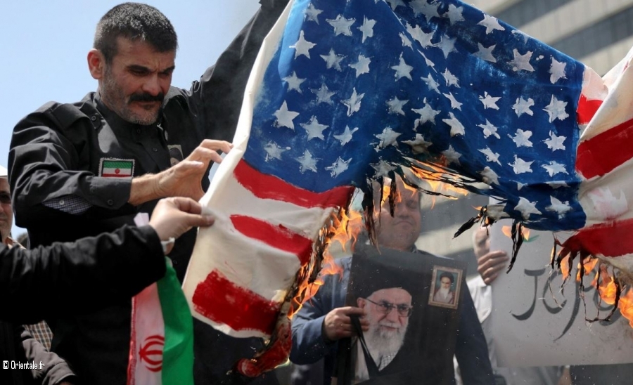Iraniens brûlant le drapeau US Iraniens brûlant le drapeau US