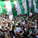 Kabyles brandissant le drapeau algrien