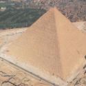 Pyramide de Gizeh - Vue trois quart arien