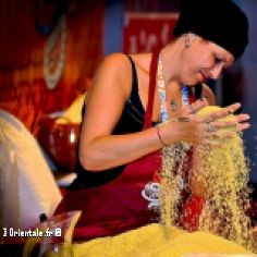 Femme franaise qui roule le couscous