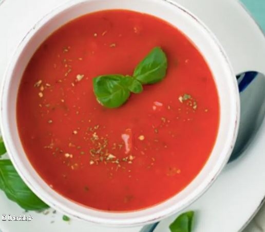 Soupe de sauce tomate menthe
