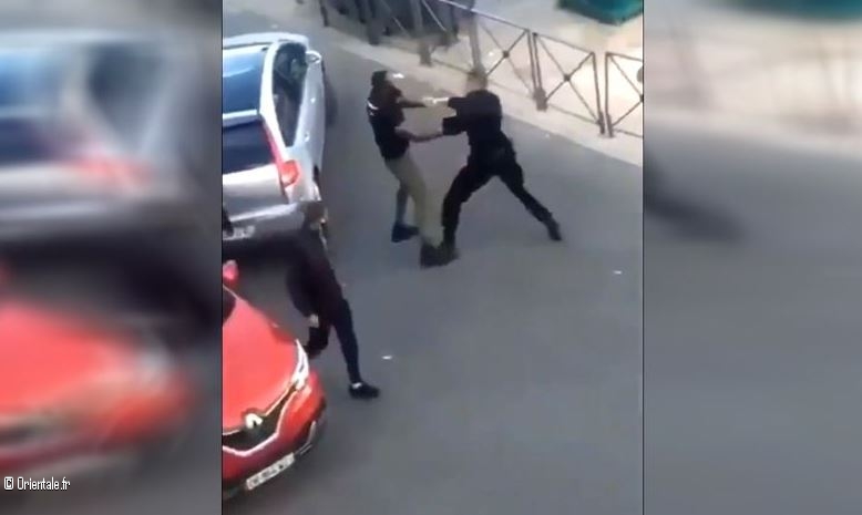 Les bagarres de rue sont frquentes en France. Altercation entre un policier et un franais de couleur