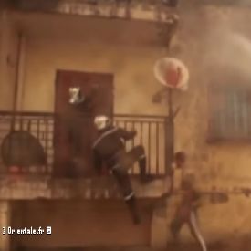 Pompiers en train d'�teindre un feu sur une maison - Alg�rie - Incendies 08-2021