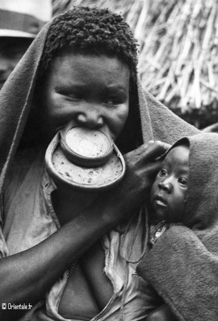 Femme est-africaine, dite femme plateau