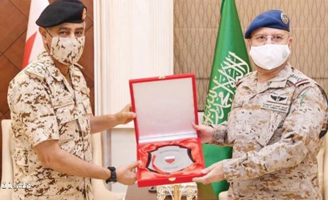 Chefs des forces armées du Bahrein, et d'Arabie saoudite Chefs des forces armées du Bahrein, et d'Arabie saoudite
