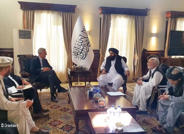 Le Ministre des Affaires étrangères afghan en réunion avec des politiques étrangers