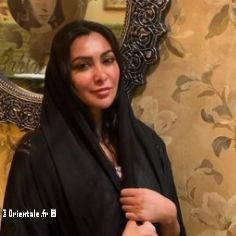 Mirhan Hussein avec un foulard noir, faon hijab