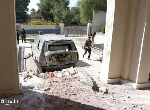 Dégâts devant la résidence de Mustafa al-Kadhimi dans la zone verte de Bagdad après l'attaque du drone Dégâts devant la résidence de Mustafa al-Kadhimi dans la zone verte de Bagdad après l'attaque du drone